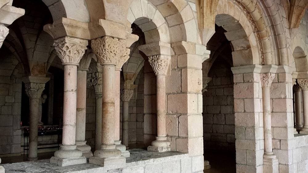 Daderot · CC0 · https://commons.wikimedia.org/wiki/File:Arcade_-_Ancient_Spanish_Monastery_-_St._Bernard_de_Clairvaux_Church,_Florida_-_20150110_132629.jpg Ancient Spanish Monastery, North Miami Beach