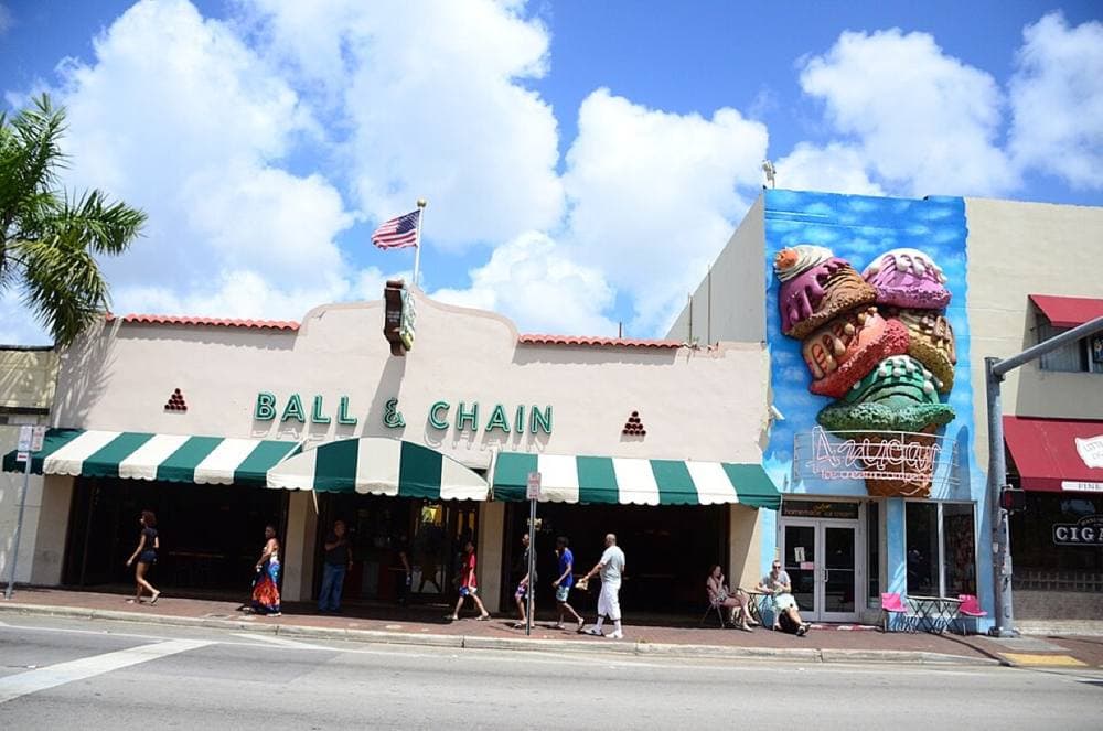 osseous · CC BY 2.0 · https://commons.wikimedia.org/wiki/File:April_7,_2015_-_Little_Havana,_Miami,_Florida_-_Ball_&_Chain_&_Ice_Cream.jpg Ball & Chain, Miami