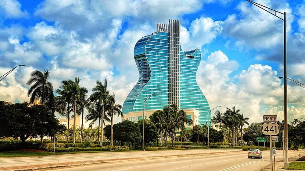 Rob Olivera · CC BY 2.0 · https://commons.wikimedia.org/wiki/File:Hard_Rock_Casino_Hotel_Fort_Lauderdale_Florida,_June_2021.jpg Casinos, Hollywood / Dania / Hallandale