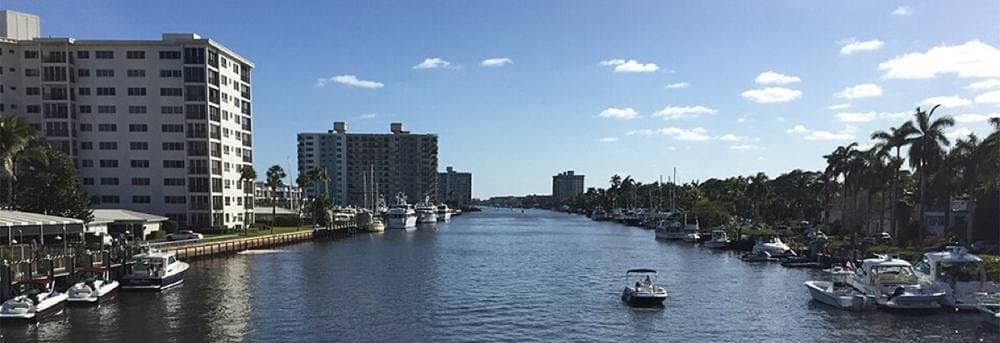 DBFLUS · CC BY-SA 4.0 · https://commons.wikimedia.org/wiki/File:Delray_Beach_-_Intracoastal_Waterway.jpg Delray Yacht Cruises, Delray Beach