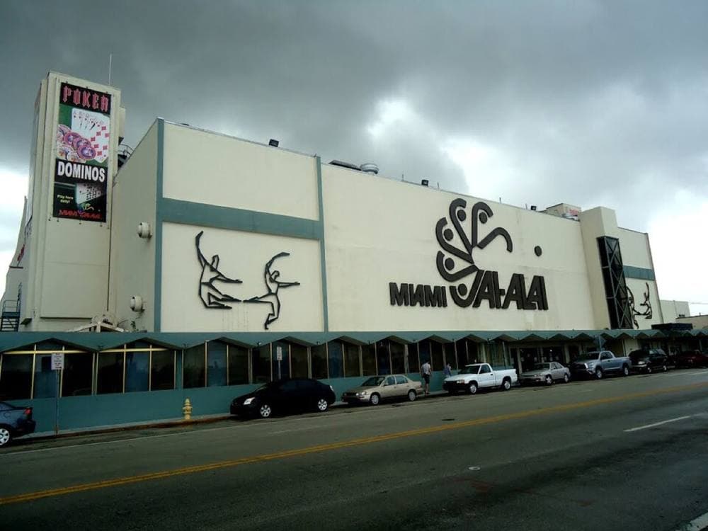 Lander Eizagirre · CC BY-SA 3.0 · https://commons.wikimedia.org/wiki/File:Miami_Jai_Alai.jpg Jai-alai, Casino Miami / Magic City
