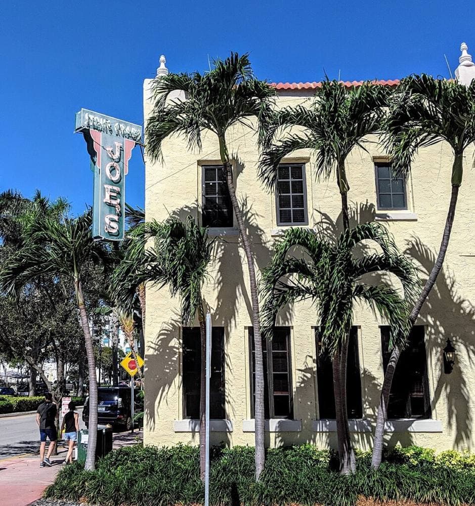 Cullen328 · CC BY-SA 3.0 · https://commons.wikimedia.org/wiki/File:Joe's_Stone_Crab_2019.jpg Joe's Stone Crab, South of Fifth, Miami Beach