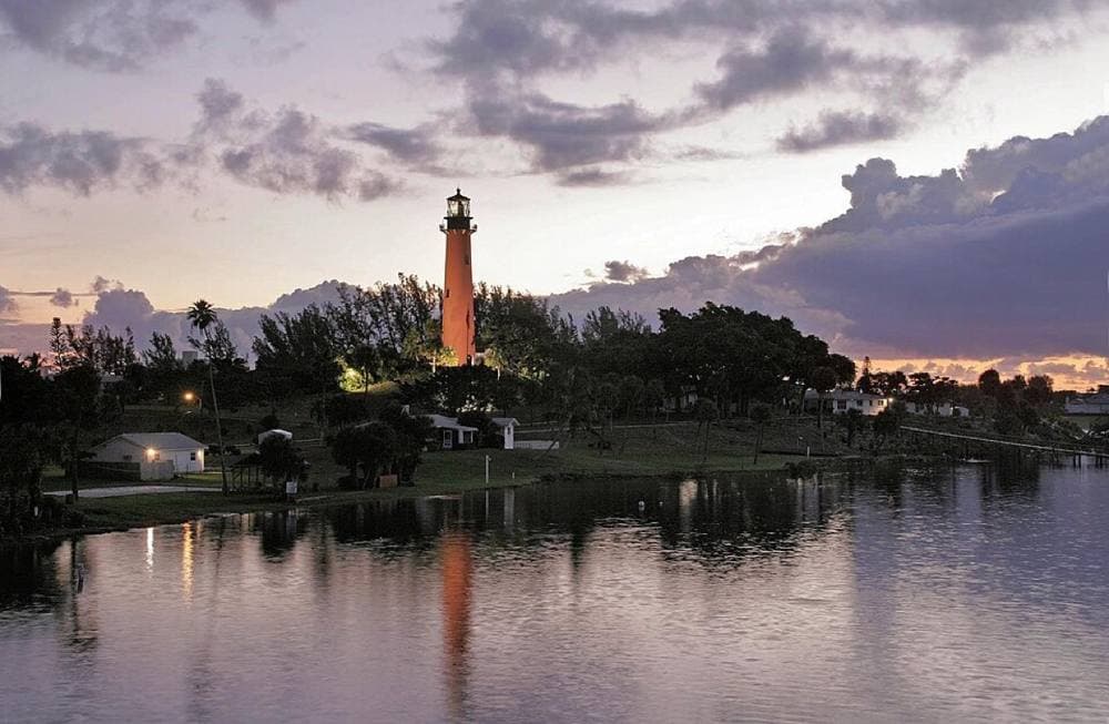 Bureau of Land Management · Public domain · https://commons.wikimedia.org/wiki/File:MY_Public_Lands_Roadtrip-_Jupiter_Inlet_Lighthouse_Outstanding_Natural_Area_in_Florida_(18473841561).jpg Jupiter Inlet Lighthouse & Museum, Jupiter