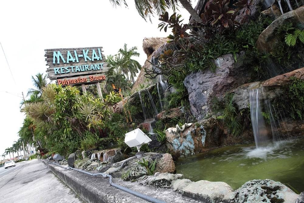 Steven Miller · CC BY 2.0 · https://commons.wikimedia.org/wiki/File:Mai-Kai_Sign_-_Mai-Kai_Fort_Lauderdale_Florida.jpg Mai-Kai, Fort Lauderdale