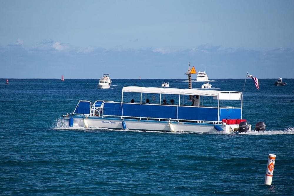 Florida Guidebook from Florida, USA · CC BY 2.0 · https://commons.wikimedia.org/wiki/File:Peanut-Island-Web-3854_(49369642376).jpg Peanut Island Shuttle, Riviera Beach