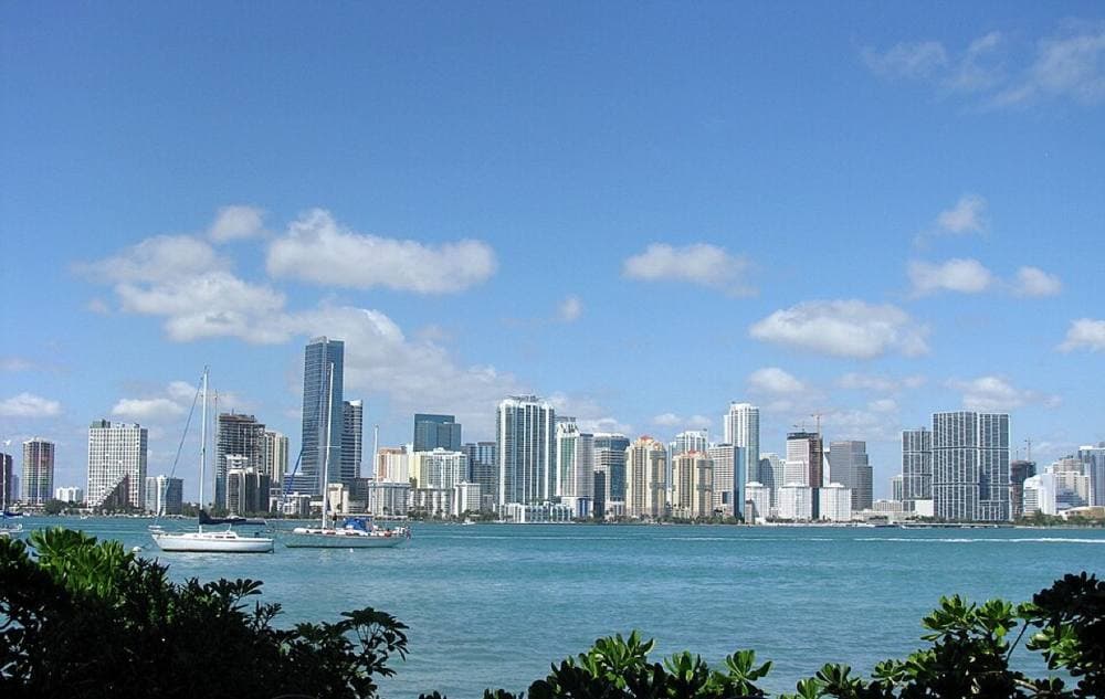Captain-tucker · CC BY-SA 3.0 · https://commons.wikimedia.org/wiki/File:Miami_skyline_from_rusty_pelican_1.JPG Rusty Pelican, Key Biscayne