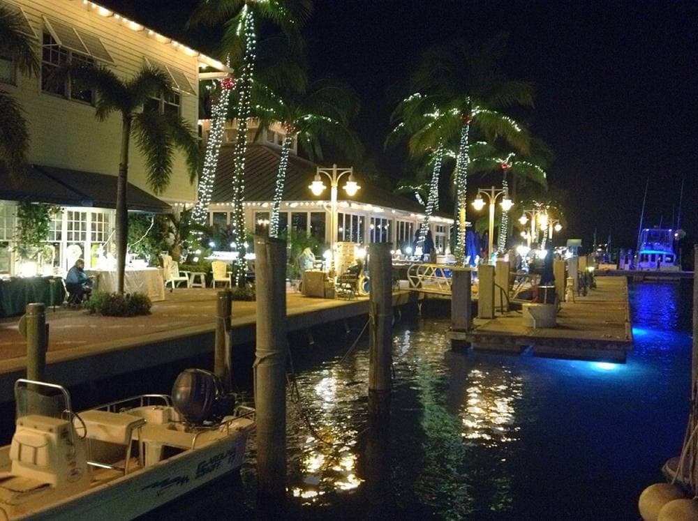 David Broad · CC BY 3.0 · https://commons.wikimedia.org/wiki/File:Sailfish_Marina_on_Singer_Island,_Lake_Worth,_West_Palm_Beach,_Florida_-_panoramio_(2).jpg Sailfish Marina Sunset Celebration, Palm Beach Shores