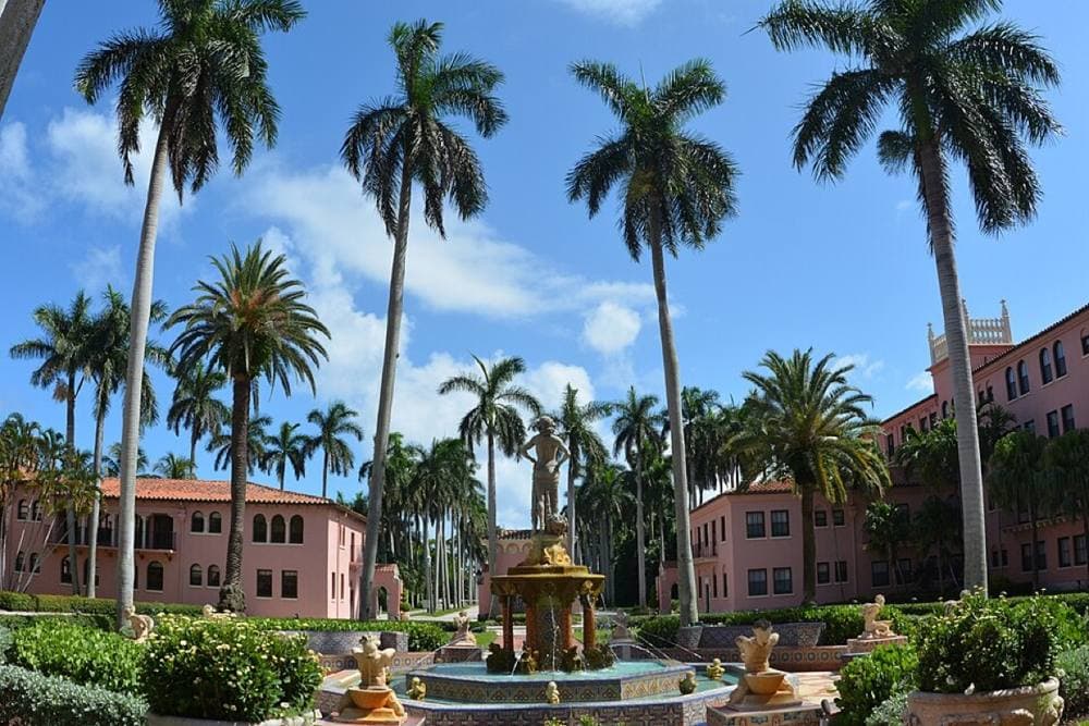 Don Ramey Logan · CC BY-SA 3.0 · https://commons.wikimedia.org/wiki/File:Boca_Raton_Resort_porte-cochere_perspective_photo_Don_Ramey_Logan.jpg Second Story, Boca Raton