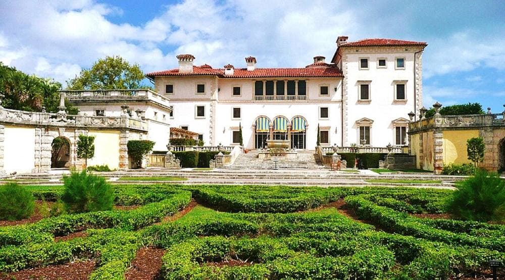 Averette · CC BY 3.0 · https://commons.wikimedia.org/wiki/File:Villa_Vizcaya_20110228.jpg Vizcaya Village Farmers Market, Coconut Grove