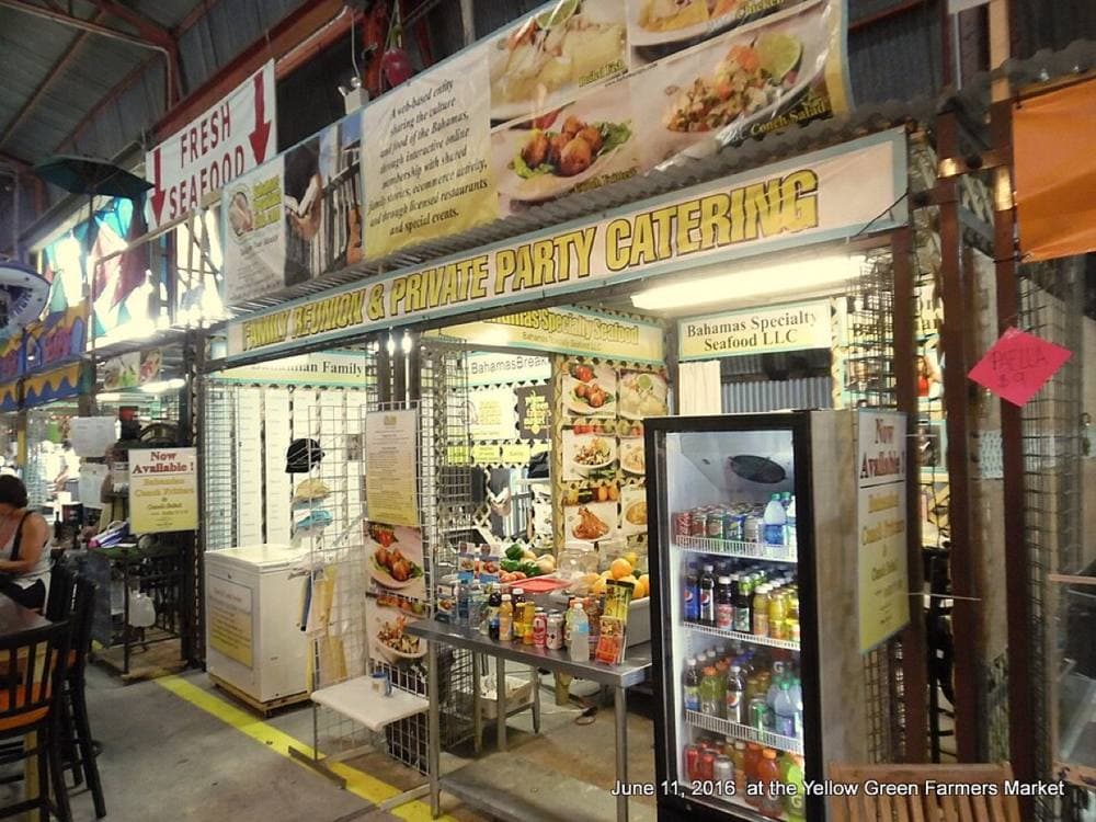 Yellow Green Farmers Market · CC BY 2.0 · https://commons.wikimedia.org/wiki/File:Restaurant_in_Yellow_Green_Farmers_Market,_Hollywood,_Florida,_June_2016_-_Catering.jpg Yellow Green Farmers Market, Hollywood